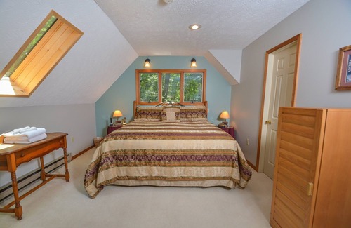 Oakland House | Paradise at Penn Cove | Walk to the Dock Slip!