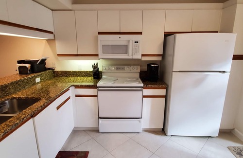 Naples Condo | Paradise Awaits at Falling Waters 2BR/2 Bath Condo