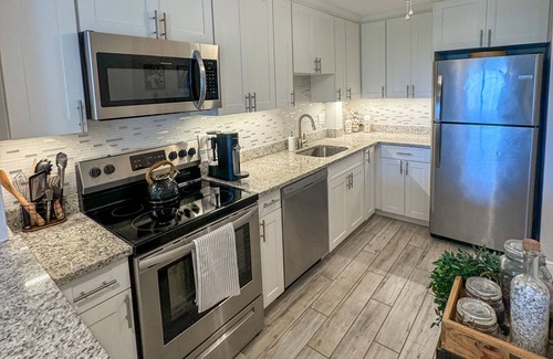 Tierra Verde Condo | Paradise Awaits! Pristine Condo+Resort Amenities. 1 BR w/New Sleeper Sofa.