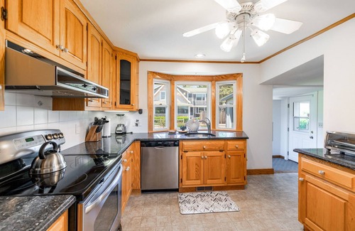 Dennis Port House | Paradise Awaits you! Sleeping 14, this oceanfront complex is perfect!