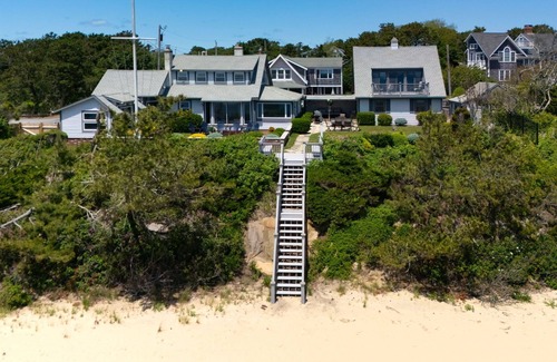 Dennis Port House | Paradise Awaits you! Sleeping 14, this oceanfront complex is perfect!