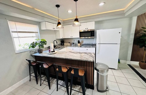 Bay Crest Park Apartment | Paradise Beach Tampa #2