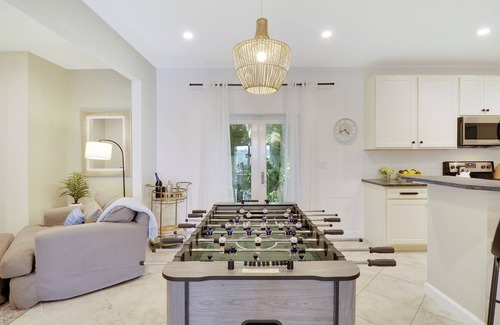 La Hacienda House | Paradise Breezes & Cottage House, Delray Beach
