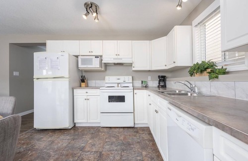 Lethbridge Condo | Paradise Canyon Golf Resort - Signature Walkout Condo 382