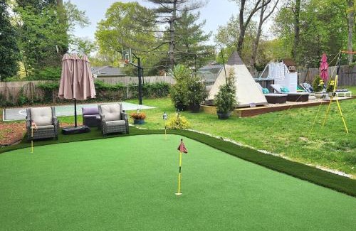 Mastic House | Paradise Citadel, Htd pool hottub Golf Basketball