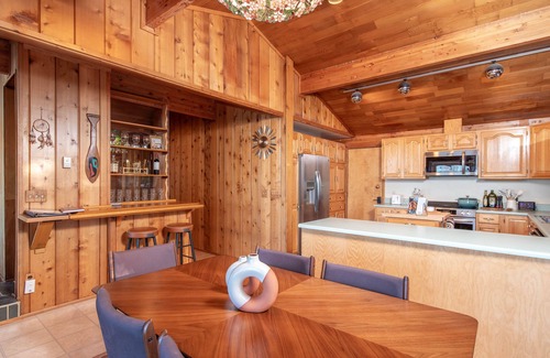Ketchikan House | Paradise Cove - A Mid-Century Modern Waterfront Retreat