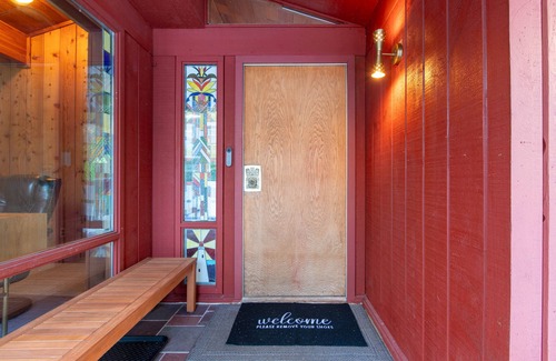 Ketchikan House | Paradise Cove - A Mid-Century Modern Waterfront Retreat