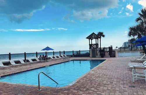 South Peninsula Historic District Condo | Paradise Cove ~ Studio Condo near the Beach