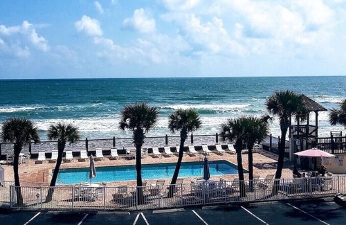 South Peninsula Historic District Condo | Paradise Cove ~ Studio Condo near the Beach
