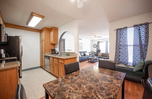 Paradise Condo | Paradise Cozy Flat near The Strip and Airportn