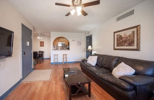 Paradise Condo | Paradise Cozy Flat near The Strip and Airportn