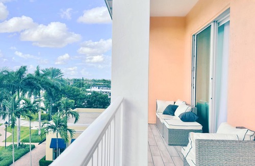 Lake Worth Condo | Paradise Deluxe - 2 bd Penthouse