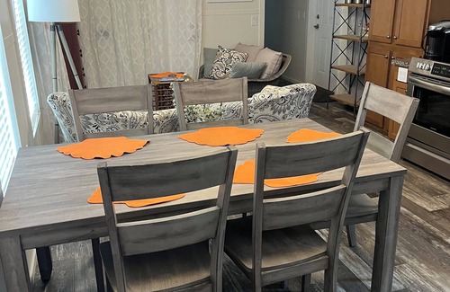 Venice Cottage | Paradise Found-3 bd 2 ba in Venice on Legacy Trail-Adults 55 plus, 2 guests max.