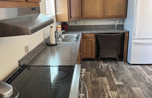 Venice Cottage | Paradise Found-3 bd 2 ba in Venice on Legacy Trail-Adults 55 plus, 2 guests max.