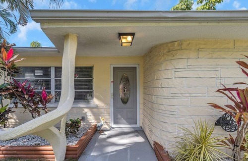 Anona House | Paradise Found: Beach House with Heated Pool