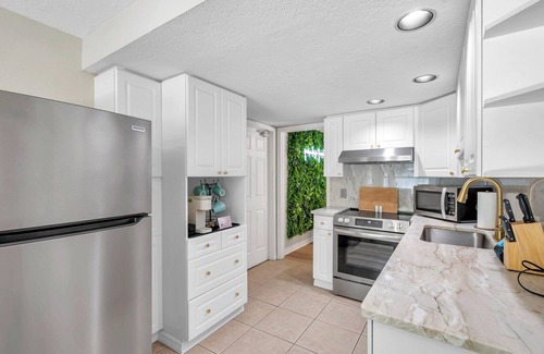 Seminole House | Paradise Found Home With Private Heated Saltwater Pool And Cabana Plus Game Room