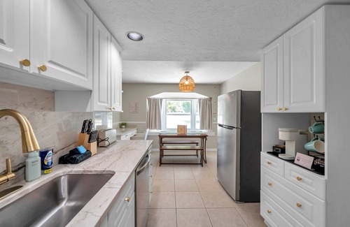 Seminole House | Paradise Found Home With Private Heated Saltwater Pool And Cabana Plus Game Room