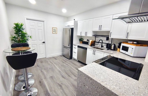 Miami Gardens House | Paradise Gardens 2BDR Unit Near Hardrock Stadium
