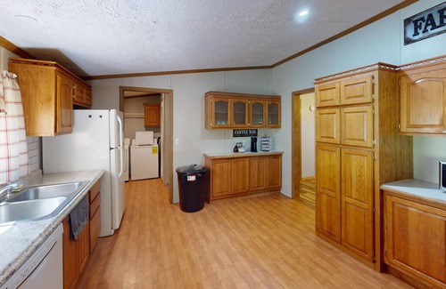 Victor House | “Paradise Hill” A Charming 3-bedroom house in the country.