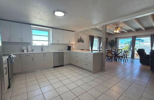 Marathon House | Paradise House a Waterfront Oasis : Your Perfect Getaway on the Atlantic!