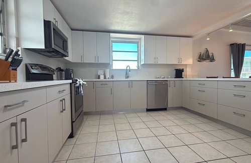 Marathon House | Paradise House a Waterfront Oasis : Your Perfect Getaway on the Atlantic!