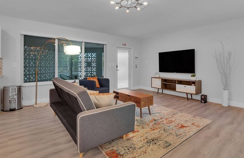 Riverside Park Villa | Paradise House