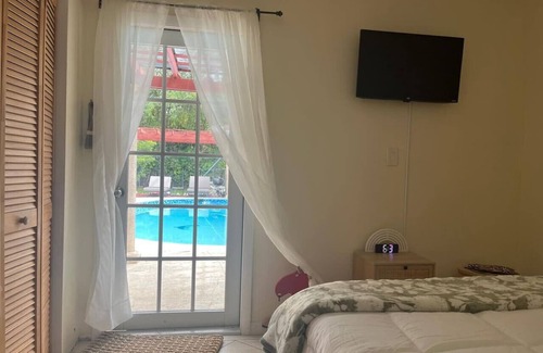 Palmetto Bay Cabin | Paradise in Palmetto Bay, with Pool-BBQ-Gazebo.