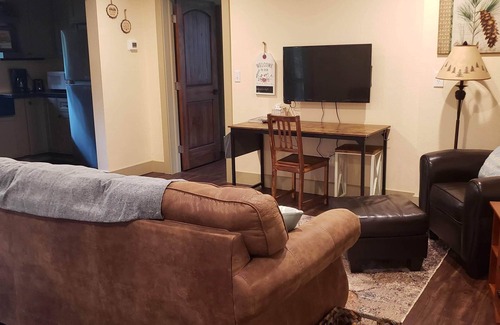 Shadow Mountain Apartment | Paradise in the Pines - Cozy Retreat in the Heart of Town