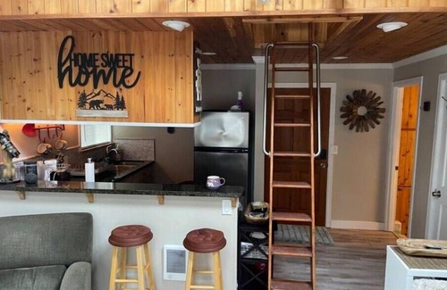 East Lake Hills Cabin | Paradise Loft at Timber Creek