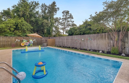 Long Beach House | Paradise Near Beach w/Private Pool sleeps 12