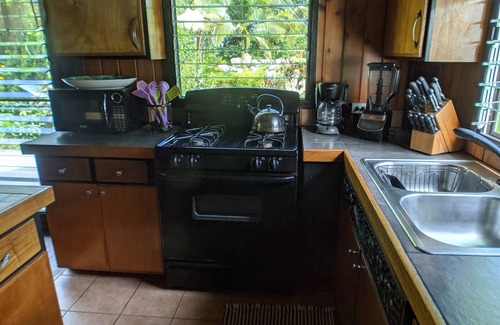 Keaau Apartment | Paradise On a Budget!