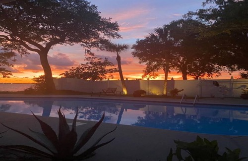 Magnolia Bluffs House | "PARADISE ON THE BAY!" Private Pool, Dock & Hot Tub! Just 10 min to SGI
