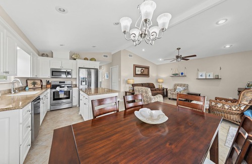Port Isabel Cottage | Paradise on the Green #579