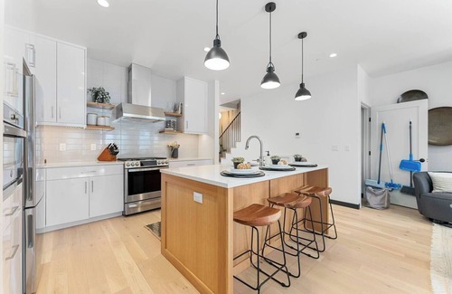 Wapato Point House | Paradise on the Point