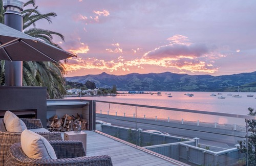 Akaroa Cottage | PARADISE PALMS - AKAROA HOLIDAY APARTMENT, romantic in Akaroa