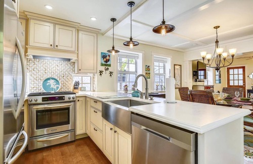Old Town House | Paradise Palms by AvantStay | Great Location w/Outdoor Dining, BBQ