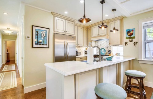 Old Town House | Paradise Palms by AvantStay | Great Location w/Outdoor Dining, BBQ