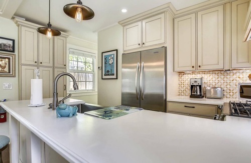 Old Town House | Paradise Palms by AvantStay | Great Location w/Outdoor Dining, BBQ