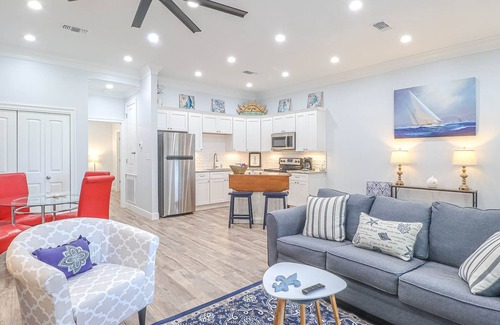 Bay St Louis Condo | Paradise Palms: modern, very comfortable , unit in beautiful beach town