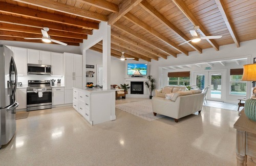 Stuart House | Paradise Palms, Private backyard w/Pool, Hot tub!