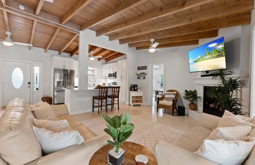 Stuart House | Paradise Palms, Private backyard w/Pool, Hot tub!