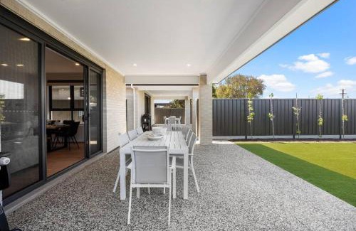 Aldinga Beach House | Paradise Point - 4BR Relaxing Coastal Retreat
