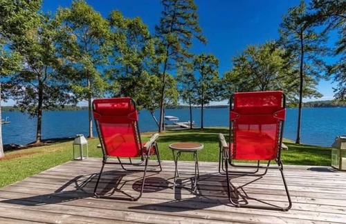 Lake Oconee House | Paradise Point on Lake Oconee with amazing views of the Lake!
