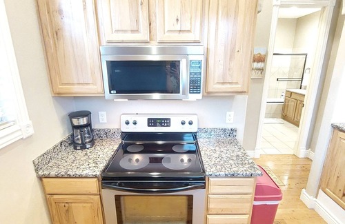 Indian Point Cabin | Paradise Point Walk-in Log Cabin by Silver Dollar City & Table Rock Lake!
