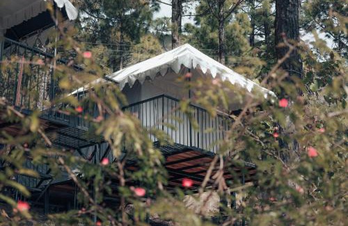 Naina Range Hotel | Paradise Pool Resort