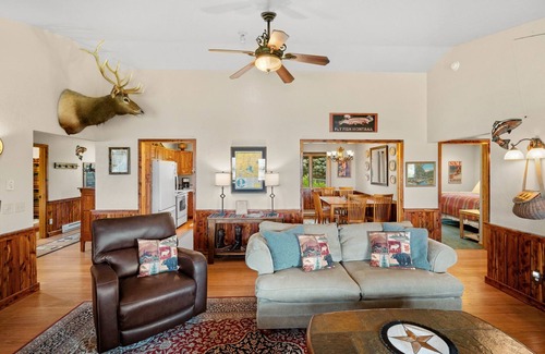 Livingston Cabin | Paradise Ranch: 2 Cabins Great for Families, Wedding Guests, Montana Adventurers