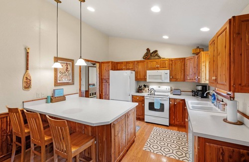 Livingston Cabin | Paradise Ranch: 2 Cabins Great for Families, Wedding Guests, Montana Adventurers