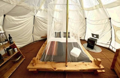 Three Rivers Hotel | Paradise Ranch - Houses + yurts