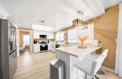Spring Valley House | Paradise Retreat: 8 Beds, Pool Table, BBQ!
