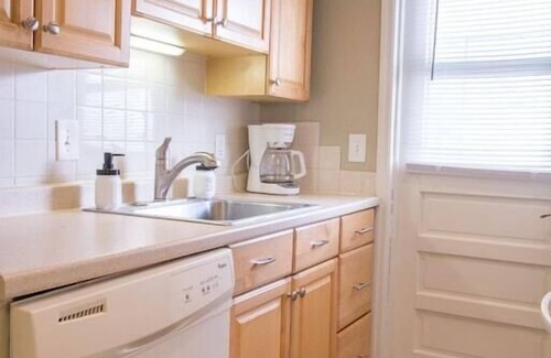 Pompano Beach Apartment | Paradise Shores #7 | 1 block to beach | perfect for remote work!